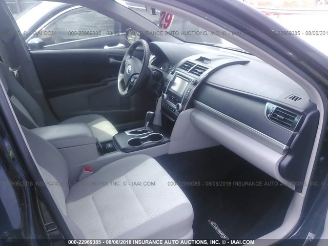 4T1BF1FK8CU127738 - 2012 TOYOTA CAMRY SE/LE/XLE შავი ფოტო 5