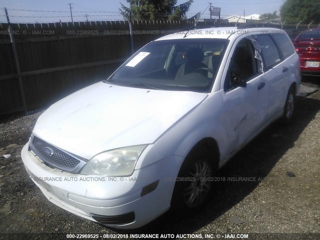 1FAFP36N05W156401 - 2005 FORD FOCUS ZXW WHITE photo 2