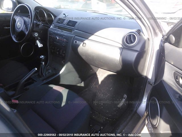 JM1BK143841204719 - 2004 MAZDA 3 HATCHBACK GRAY photo 5