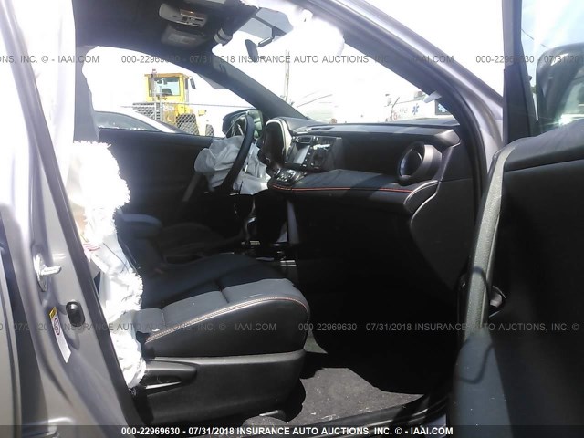 2T3JFREV9GW438548 - 2016 TOYOTA RAV4 SE SILVER photo 5