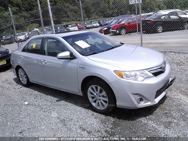 4T1BD1FK2CU013790 - 2012 TOYOTA CAMRY HYBRID/LE/XLE 银色 照片 1