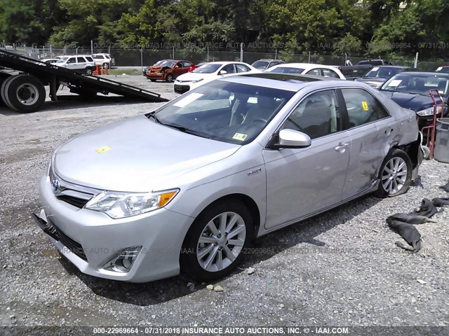 4T1BD1FK2CU013790 - 2012 TOYOTA CAMRY HYBRID/LE/XLE 银色 照片 2