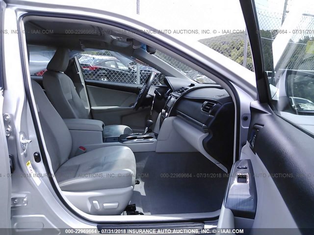 4T1BD1FK2CU013790 - 2012 TOYOTA CAMRY HYBRID/LE/XLE 银色 照片 5
