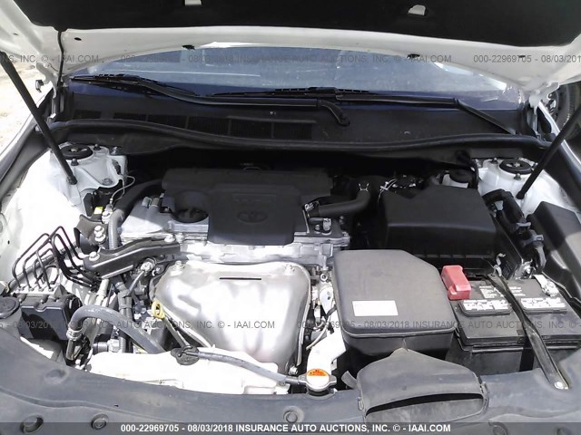 4T4BF1FK3GR550318 - 2016 TOYOTA CAMRY LE/XLE/SE/XSE WHITE photo 10