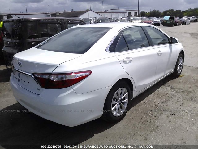 4T4BF1FK3GR550318 - 2016 TOYOTA CAMRY LE/XLE/SE/XSE WHITE photo 4