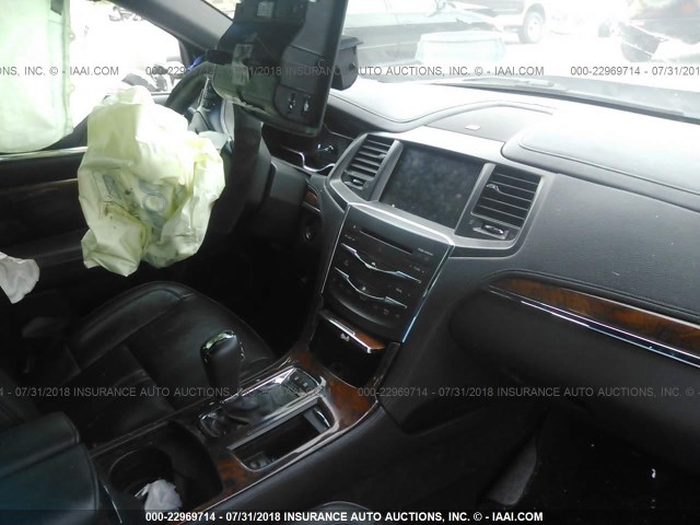 1LNHL9FT5DG601784 - 2013 LINCOLN MKS SILVER photo 5