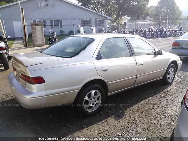 JT2BG22K2X0300785 - 1999 TOYOTA CAMRY LE/XLE 金色 照片 4