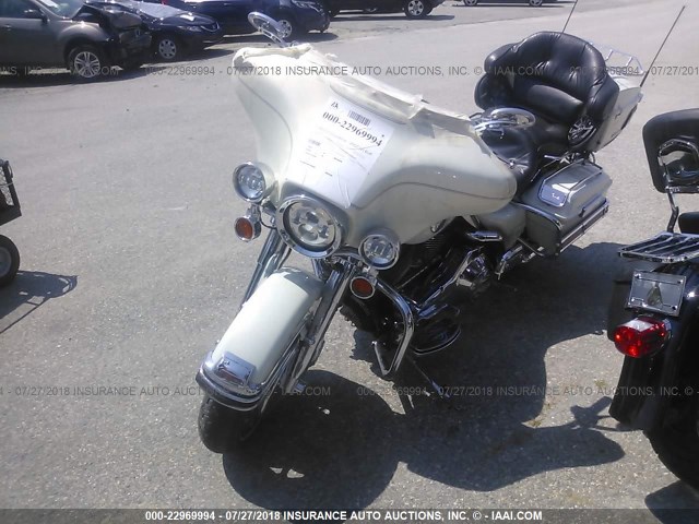 1HD1FCW172Y618407 - 2002 HARLEY-DAVIDSON FLHTCUI WHITE photo 2