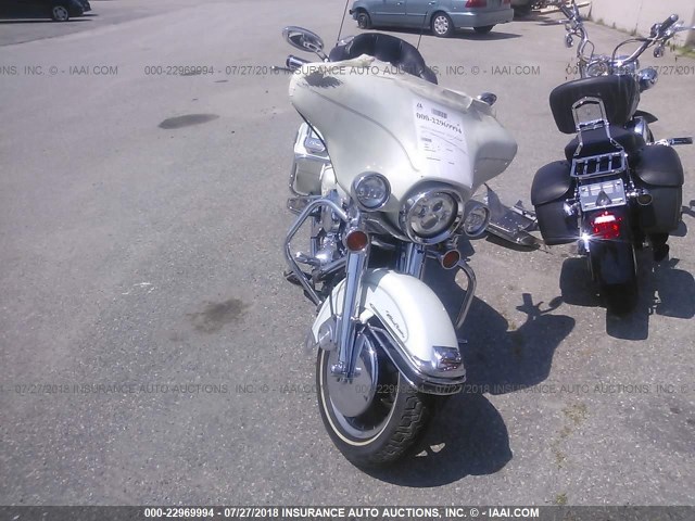 1HD1FCW172Y618407 - 2002 HARLEY-DAVIDSON FLHTCUI Ақ фото 5