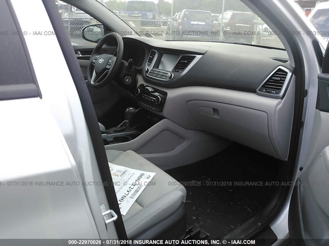 KM8J3CA41JU601843 - 2018 HYUNDAI TUCSON SE/LIMITED SILVER photo 5