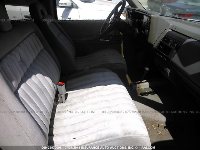 2GCEK19K8P1162872 - 1993 CHEVROLET GMT-400 K1500 Սպիտակ լուսանկար 5