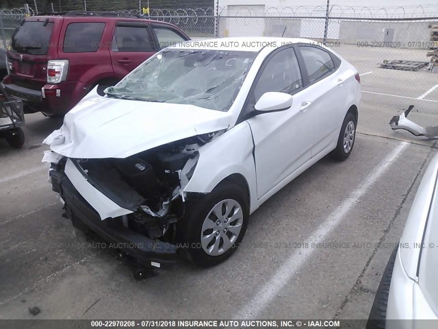 KMHCT4AE0HU368328 - 2017 HYUNDAI ACCENT SE WHITE photo 2