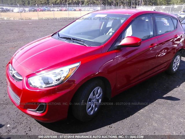 KMHCT5AEXHU306036 - 2017 HYUNDAI ACCENT SE RED photo 2