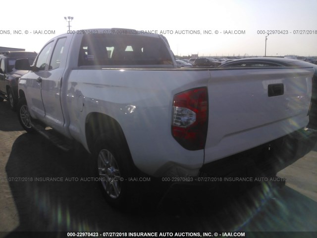 5TFRM5F1XGX103937 - 2016 TOYOTA TUNDRA DOUBLE CAB SR/SR5 WHITE photo 3