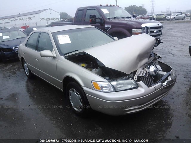 4T1BG22K5WU287864 - 1998 TOYOTA CAMRY CE/LE/XLE 金色 照片 1