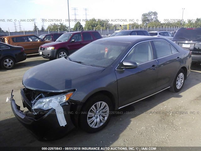 4T4BF1FK1DR300989 - 2013 TOYOTA CAMRY L/SE/LE/XLE GRAY photo 2