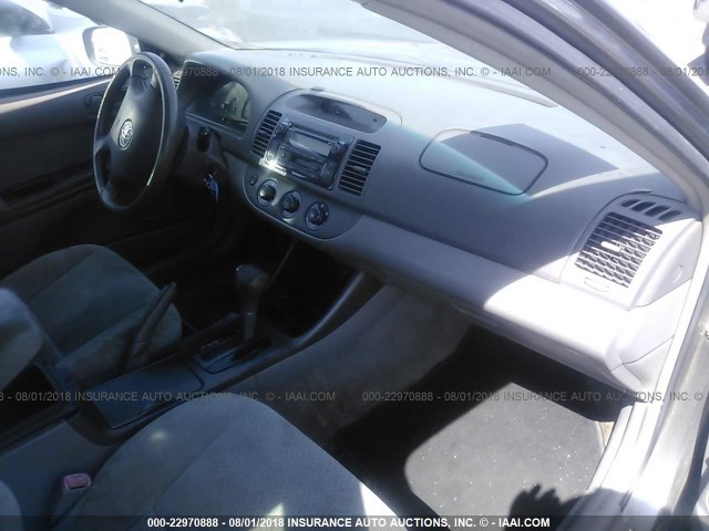 4T1BE32K44U822675 - 2004 TOYOTA CAMRY LE/XLE/SE 灰色 照片 5