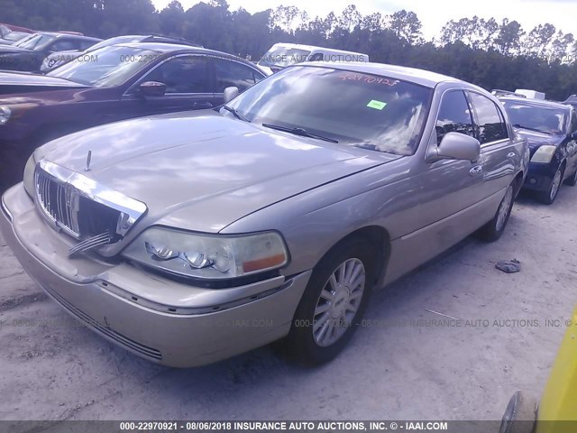 1LNHM81W63Y613024 - 2003 LINCOLN TOWN CAR EXECUTIVE Коричневый фото 2