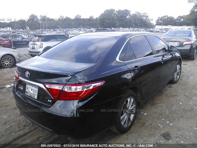 4T1BF1FK2HU657467 - 2017 TOYOTA CAMRY LE/XLE/SE/XSE BLACK photo 4