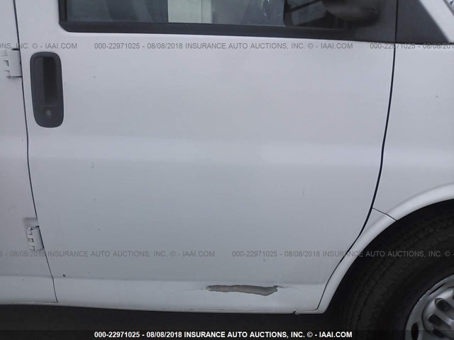 1GCWGFCA5C1109632 - 2012 CHEVROLET EXPRESS G2500  WHITE photo 6