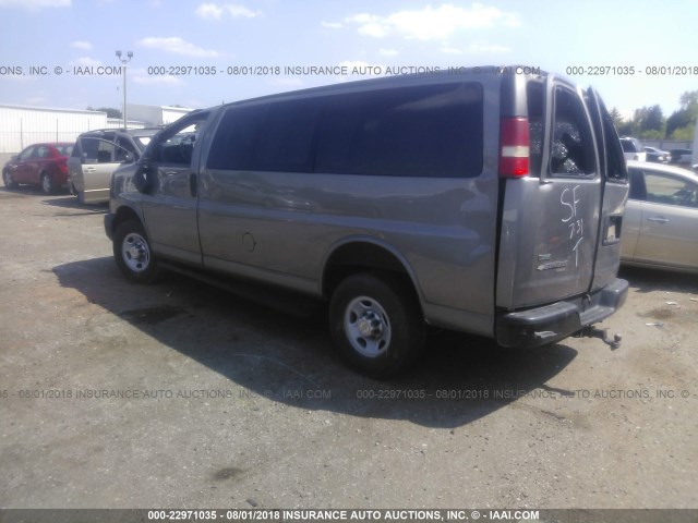 1GAZGXFG7B1106922 - 2011 CHEVROLET EXPRESS G3500 LS GRAY photo 3