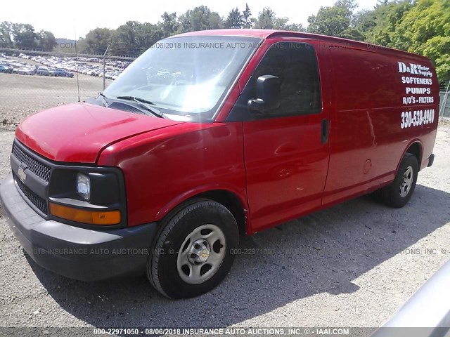 1GCFG15X351135539 - 2005 CHEVROLET EXPRESS G1500  RED photo 2