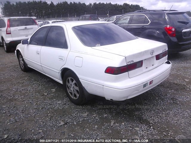 JT2BF22K8X0200595 - 1999 TOYOTA CAMRY LE/XLE WHITE photo 3