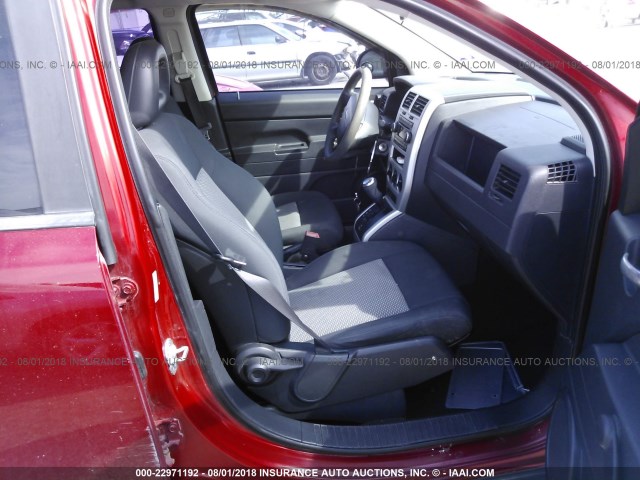 1J8FT47038D661033 - 2008 JEEP COMPASS SPORT RED photo 5