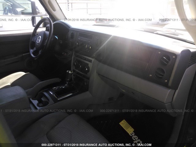 1J8HH48KX7C666809 - 2007 JEEP COMMANDER BLACK photo 5