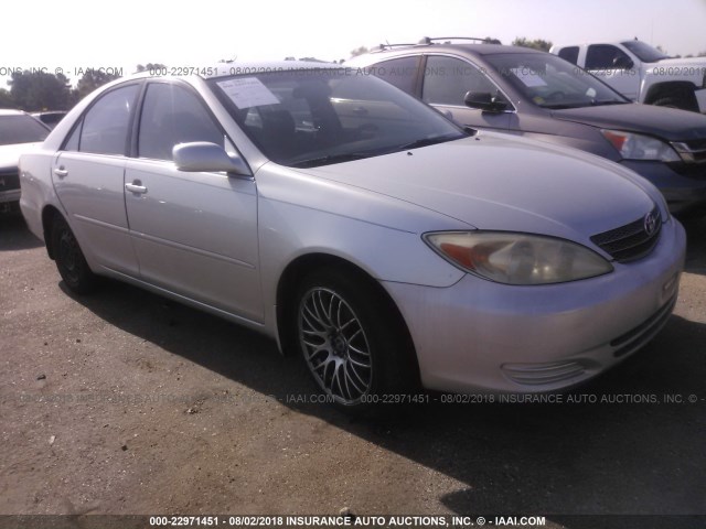 JTDBE32K430234317 - 2003 TOYOTA CAMRY LE/XLE SILVER photo 1