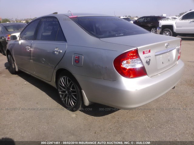 JTDBE32K430234317 - 2003 TOYOTA CAMRY LE/XLE SILVER photo 3