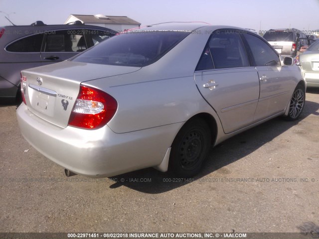 JTDBE32K430234317 - 2003 TOYOTA CAMRY LE/XLE SILVER photo 4