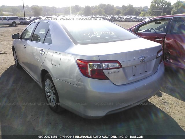 4T1BF1FK9CU151854 - 2012 TOYOTA CAMRY SE/LE/XLE ვერცხლისფერი ფოტო 3
