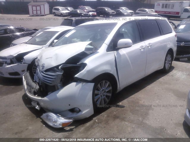 5TDYK3DC6ES494307 - 2014 TOYOTA SIENNA XLE/LIMITED WHITE photo 2