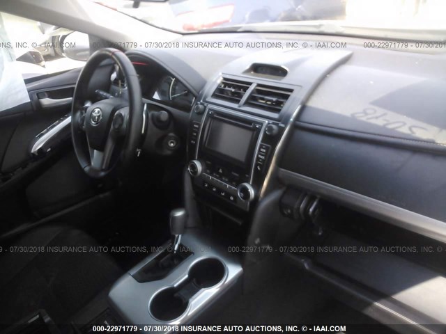 4T1BF1FK9EU446259 - 2014 TOYOTA CAMRY L/SE/LE/XLE 黑色 照片 5