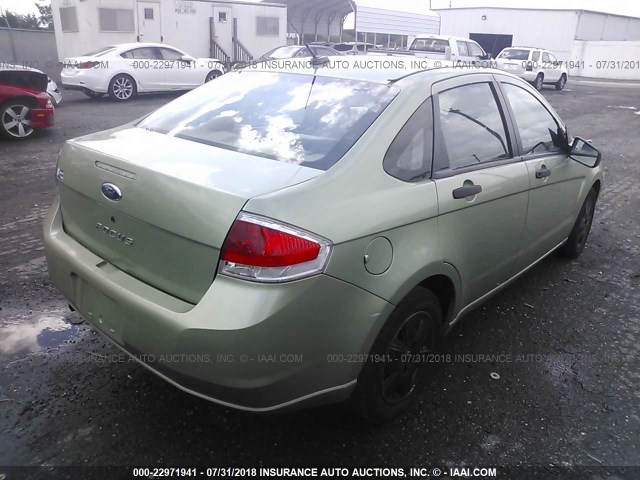 1FAHP34N98W188683 - 2008 FORD FOCUS S/SE GREEN photo 4