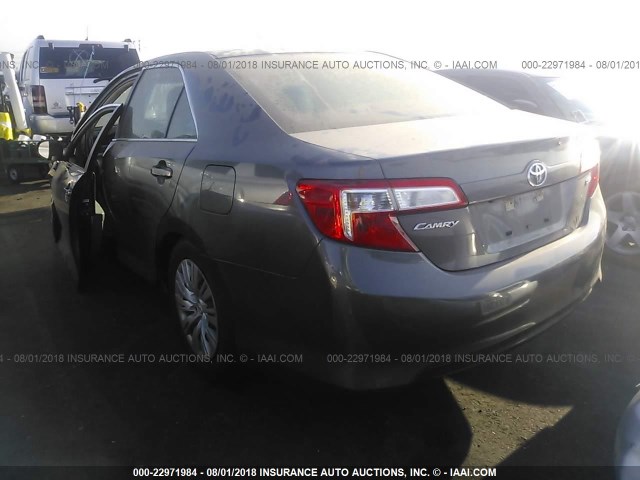 4T4BF1FKXER385574 - 2014 TOYOTA CAMRY L/SE/LE/XLE 灰色 照片 3