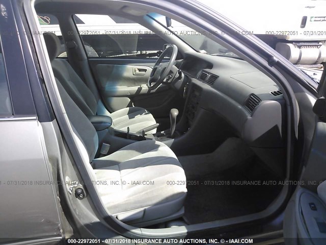 4T1BG22K5XU549710 - 1999 TOYOTA CAMRY CE/LE/XLE 灰色 照片 5
