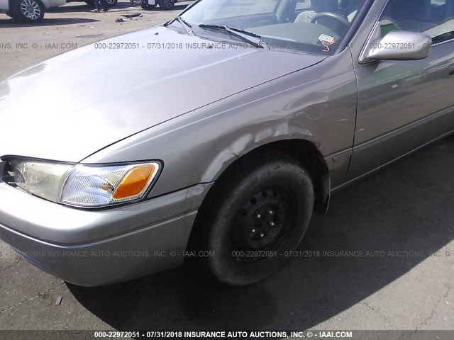 4T1BG22K5XU549710 - 1999 TOYOTA CAMRY CE/LE/XLE 灰色 照片 6