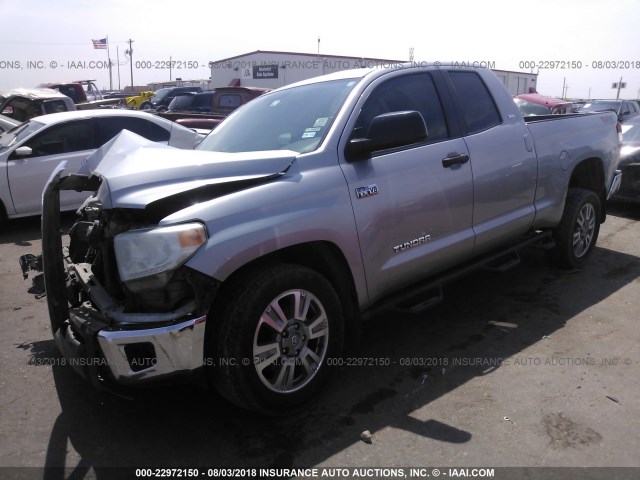 5TFUW5F12EX332632 - 2014 TOYOTA TUNDRA DOUBLE CAB SR/SR5 SILVER photo 2