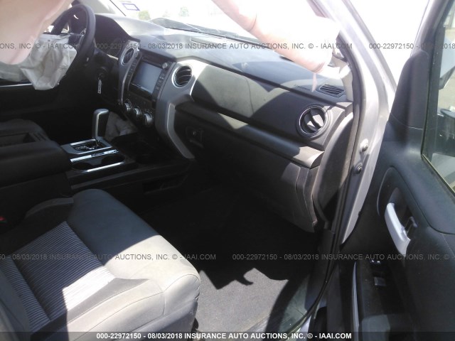 5TFUW5F12EX332632 - 2014 TOYOTA TUNDRA DOUBLE CAB SR/SR5 SILVER photo 5