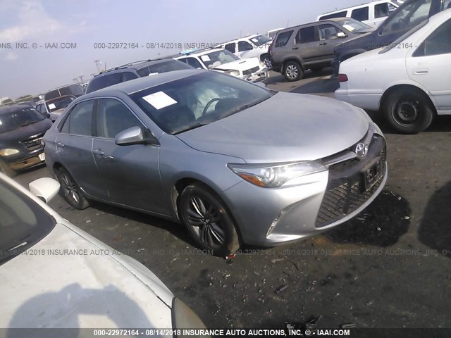 4T1BF1FK8FU957723 - 2015 TOYOTA CAMRY LE/XLE/SE/XSE SILVER photo 1