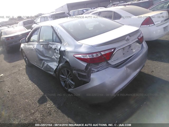 4T1BF1FK8FU957723 - 2015 TOYOTA CAMRY LE/XLE/SE/XSE SILVER photo 3