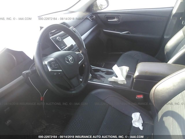 4T1BF1FK8FU957723 - 2015 TOYOTA CAMRY LE/XLE/SE/XSE SILVER photo 5