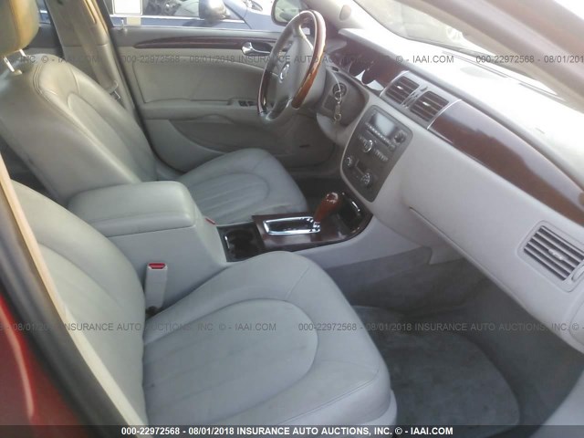 1G4HD57218U182769 - 2008 BUICK LUCERNE CXL RED photo 5
