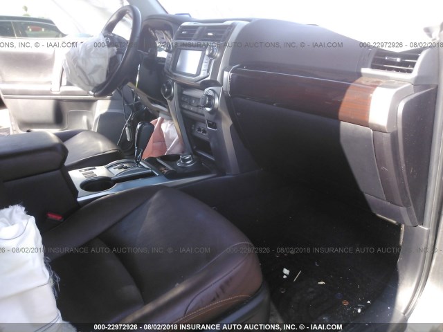 JTEBU5JR3G5351954 - 2016 TOYOTA 4RUNNER SR5 PREM/LTDL/TRAIL/TRD ნაცრისფერი ფოტო 5