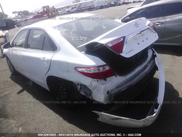 4T1BF1FK5HU430371 - 2017 TOYOTA CAMRY LE/XLE/SE/XSE 白色 照片 3