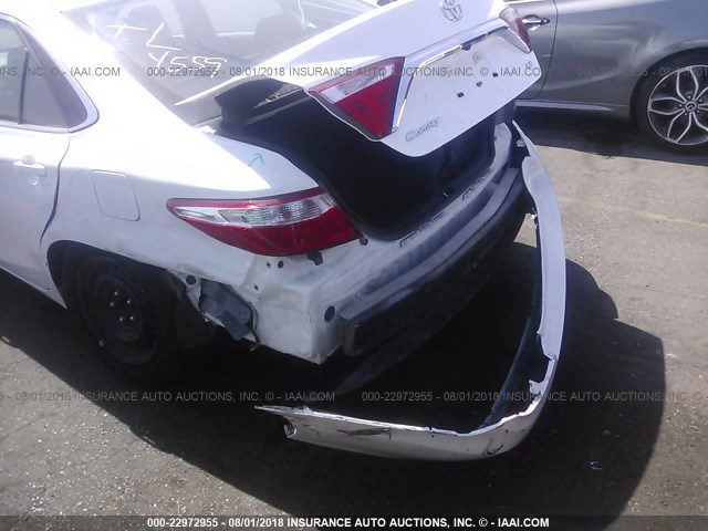 4T1BF1FK5HU430371 - 2017 TOYOTA CAMRY LE/XLE/SE/XSE 白色 照片 6