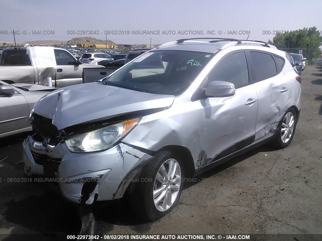 KM8JU3ACXCU376491 - 2012 HYUNDAI TUCSON GLS/LIMITED SILVER photo 2