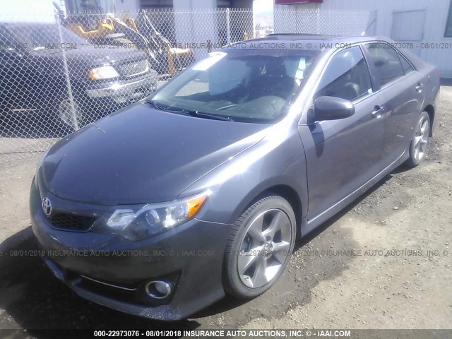 4T1BF1FK6EU386618 - 2014 TOYOTA CAMRY L/SE/LE/XLE 灰色 照片 2